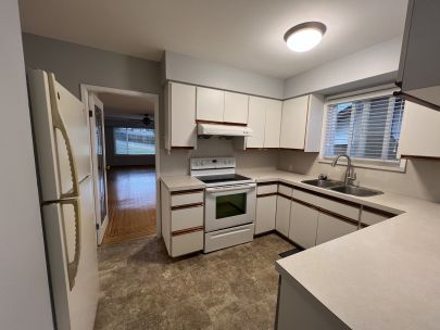 680 Kensington Ave, Burnaby British Columbia V5B 4B3