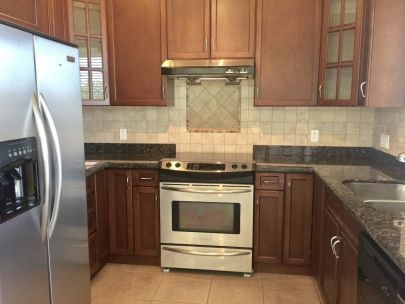 3 BR Family Home Main House@Victoria Fraserview For Rent!