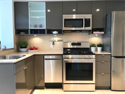 Bachelor's Studio w/Balcony Condo For Rent at Yaletown Vancouver